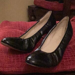 Naturalizer Soft Business Casual Low Heeled Shoes Leather Elastic Upper. 9.5 AA